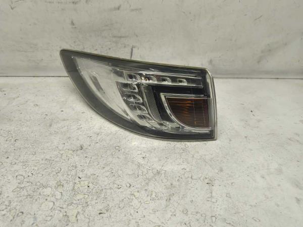 FEU ARRIERE GAUCHE MAZDA BREAK - Vue 1